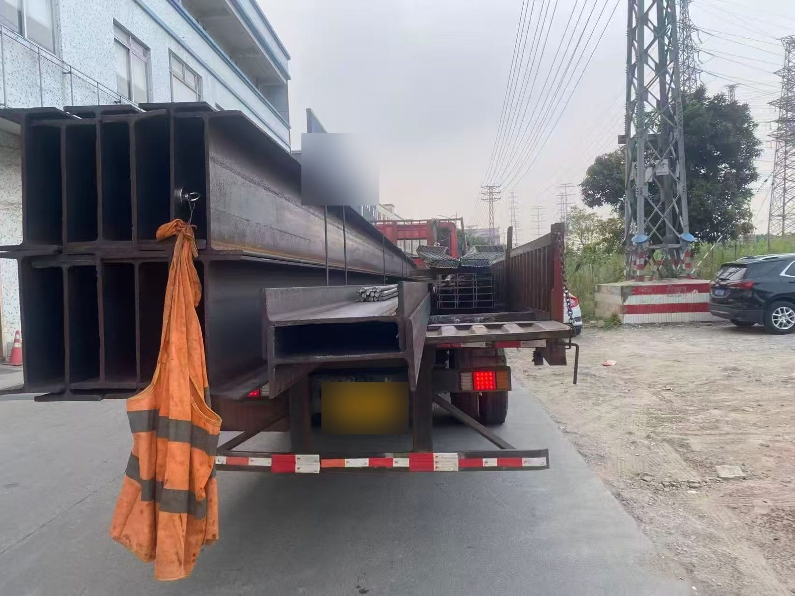 H beam bundles loaded on a flatbed truck in Foshan, ready for the port leg